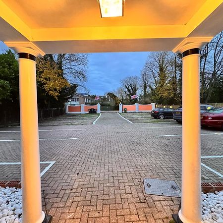 All Seasons Gatwick Guest House & Parking Хорли Экстерьер фото