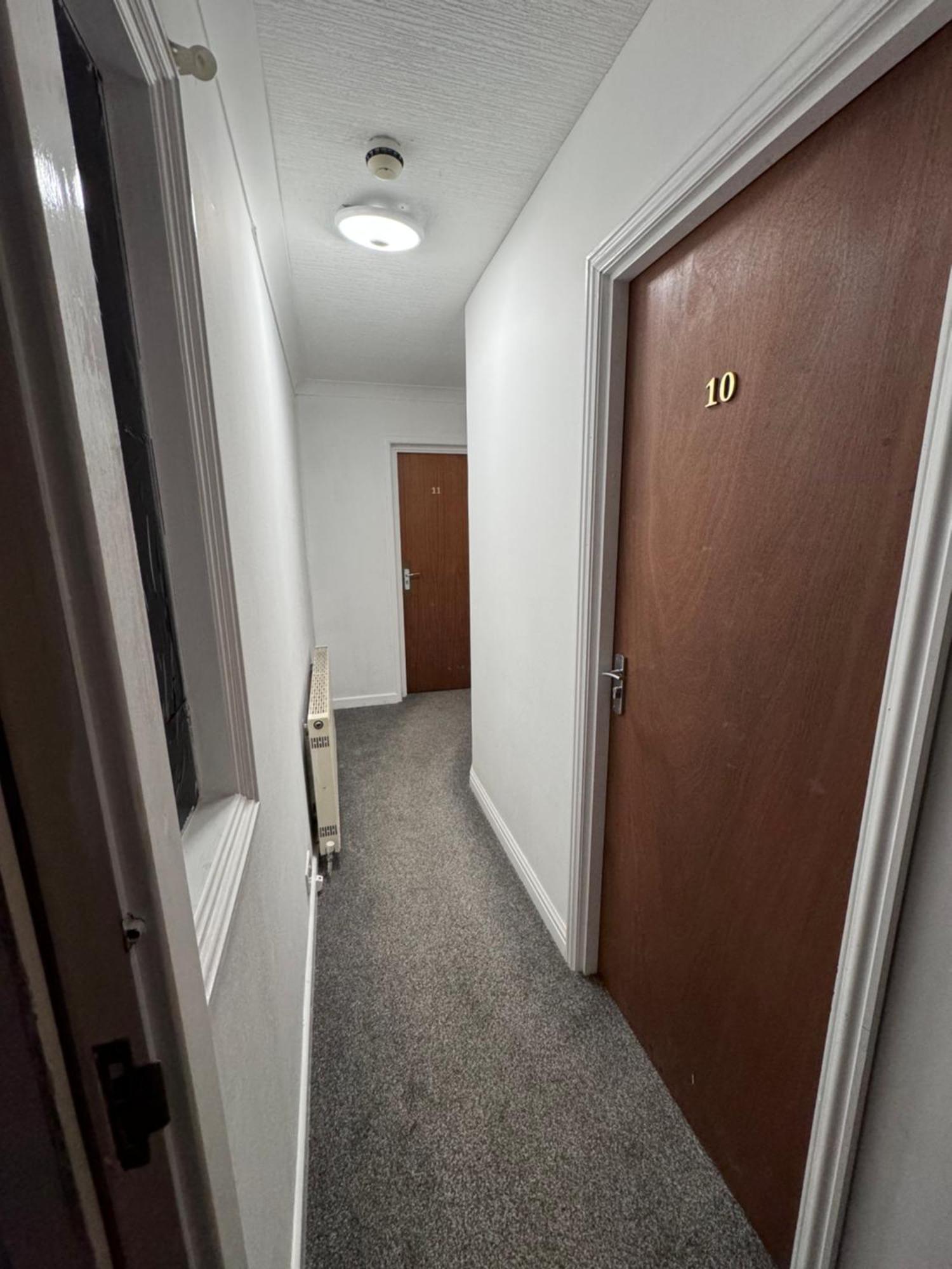 All Seasons Gatwick Guest House & Parking Хорли Экстерьер фото