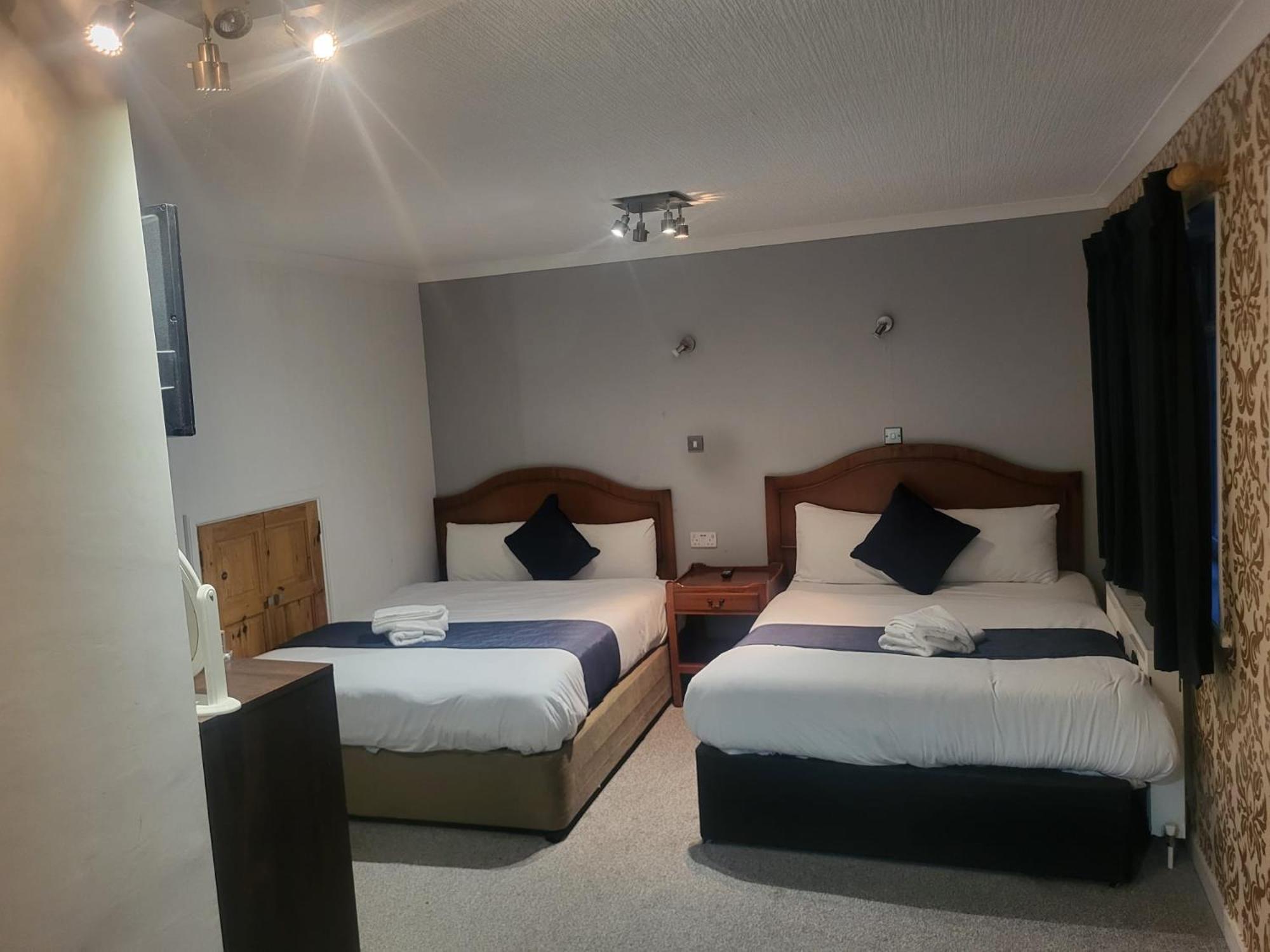 All Seasons Gatwick Guest House & Parking Хорли Экстерьер фото
